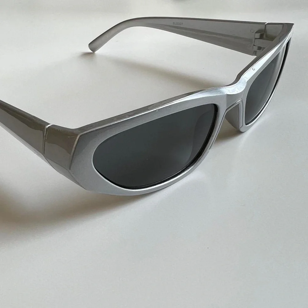 y2k 2000s vintage style chrome silver surfer sunglasses